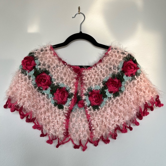 Knit crochet pink fluffy yarn red rose floral green leaf dangling trim capelet - Picture 2 of 8